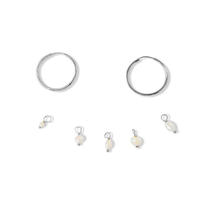 Vela Freshwater Pearl Earring