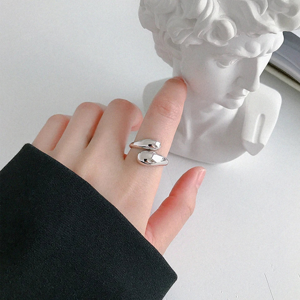 Glossy Feather Ring